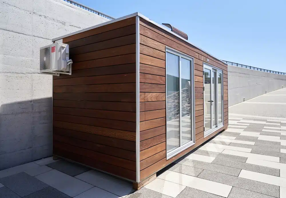 10 Fuß Container mit Fassade aus Holz